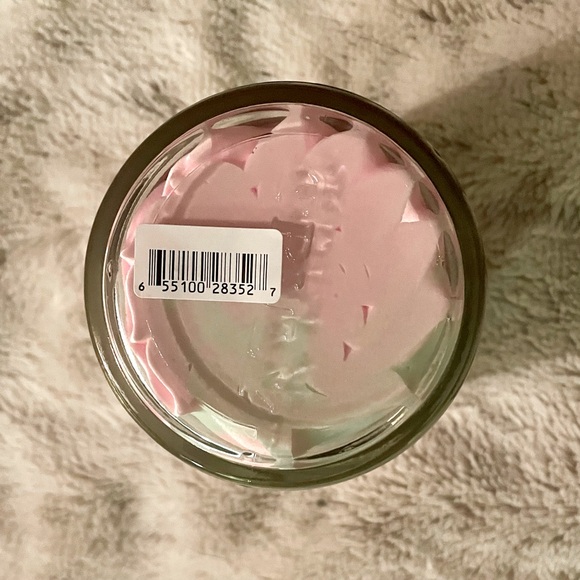 TRULY Buns of Glowry Tighten & Glow Smoothing Butt Butter - Picture 10 of 10